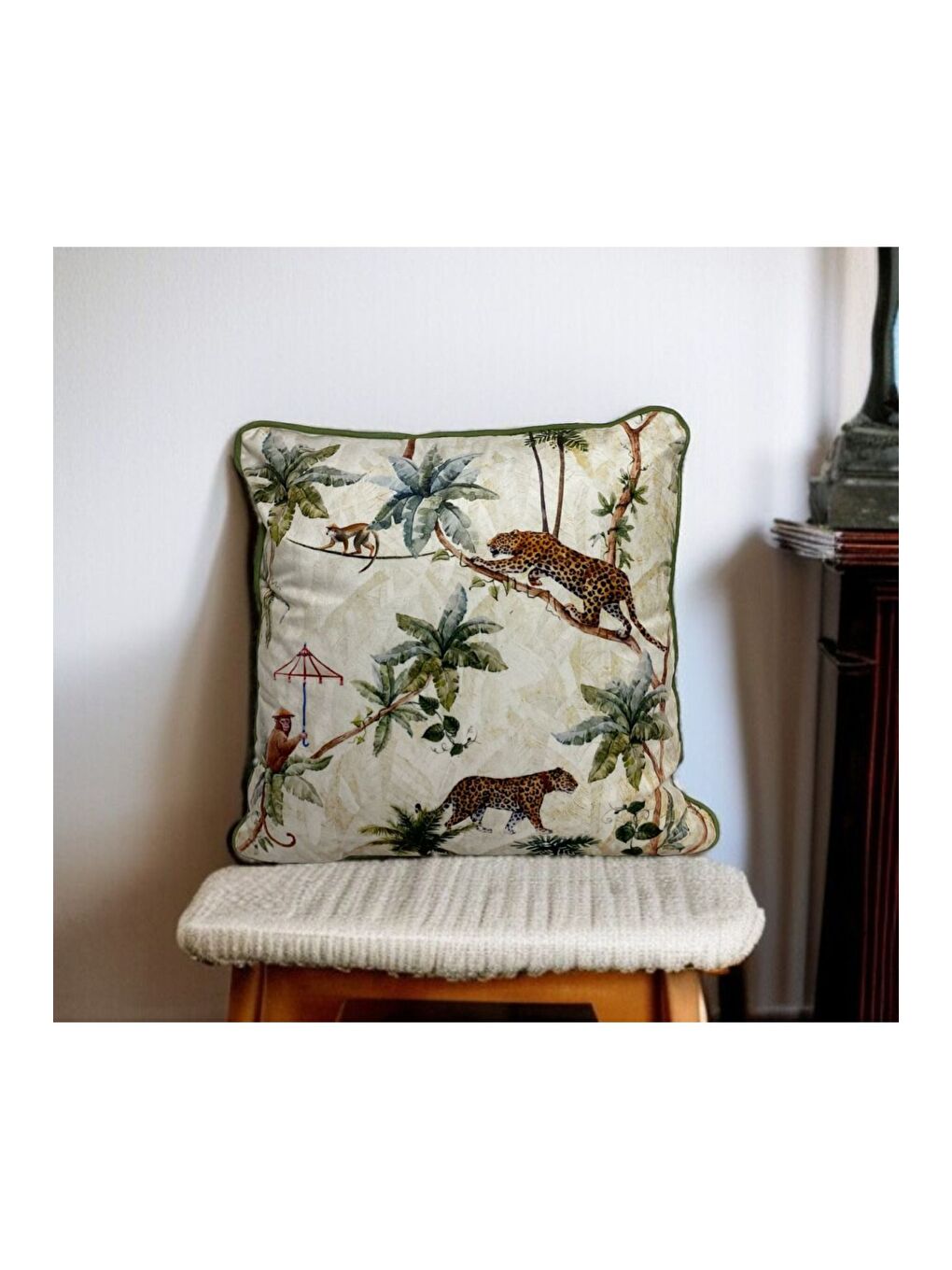 Yeşil Tropikal Orman temalı Biyeli Dekoratif Kırlent Kılıfı 45x45