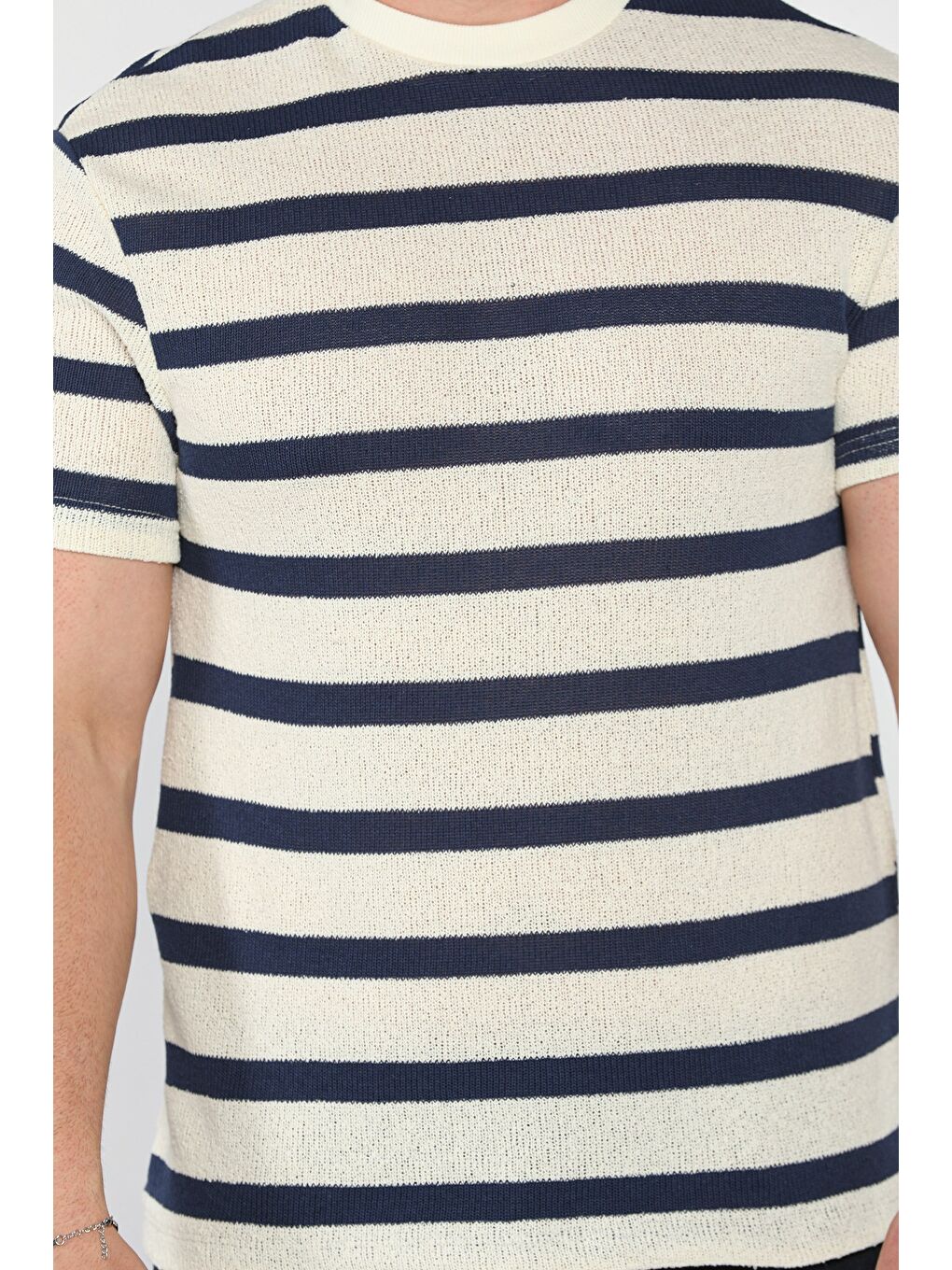 Ekru Erkek Bisiklet Yaka Şerit Desenli Örme Tişört-3