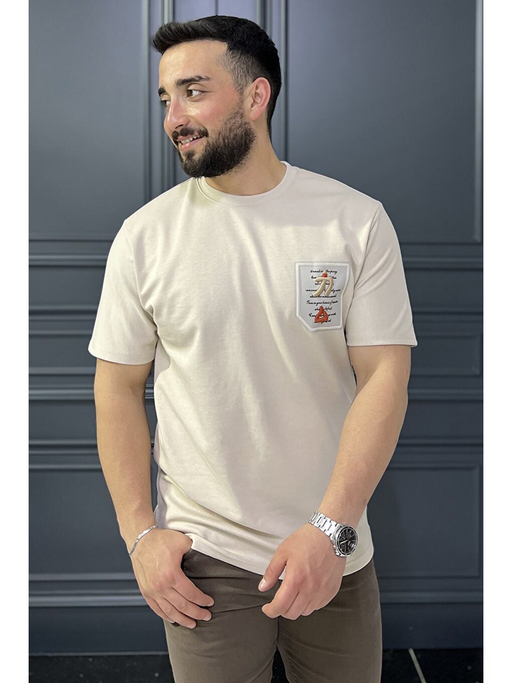 Bej Bisiklet Yaka Yazı Baskılı Erkek Tişört