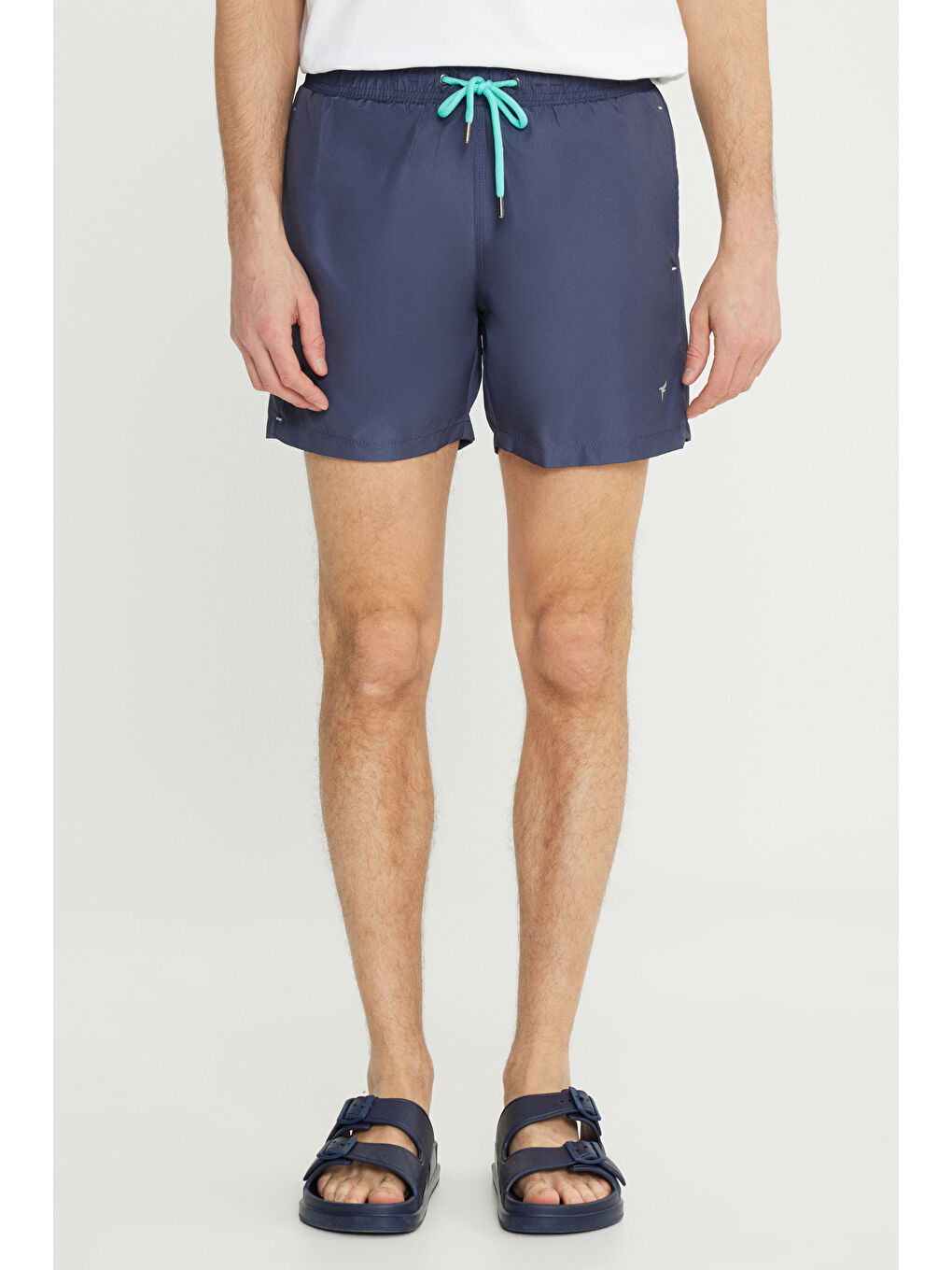 Erkek Lacivert Standart Fit Normal Kesim Cepli Hızlı Kuruyan Desenli Deniz Şortu-1