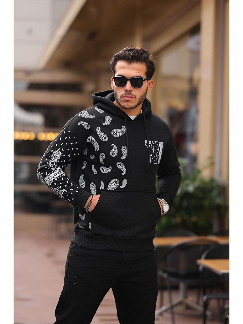 Siyah Kol Baskılı Kapüşonlu Sweatshirt