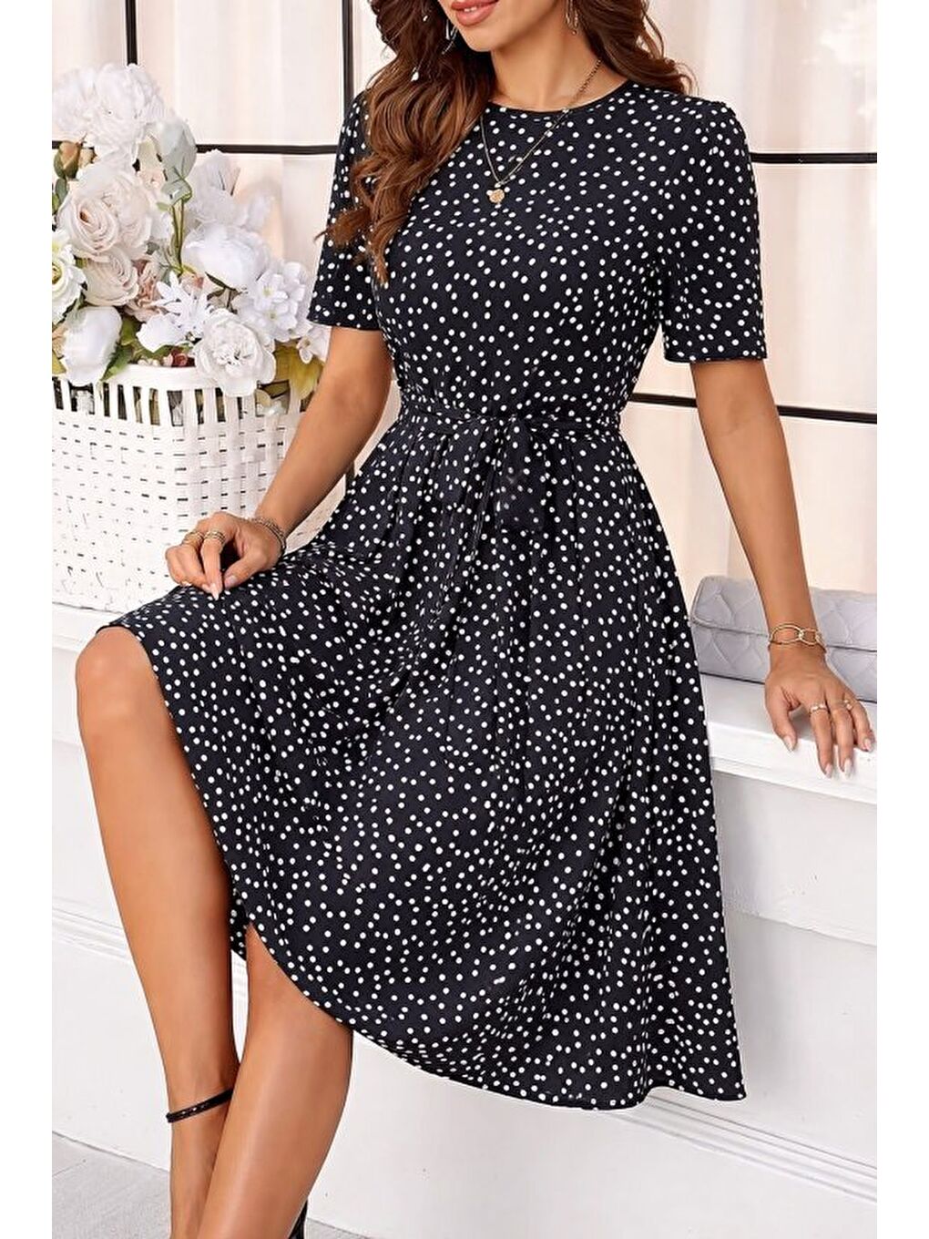 Siyah Kadın Kısa Kollu Bisiklet Yakalı Puantiyeli Kısa Süprem Elbise