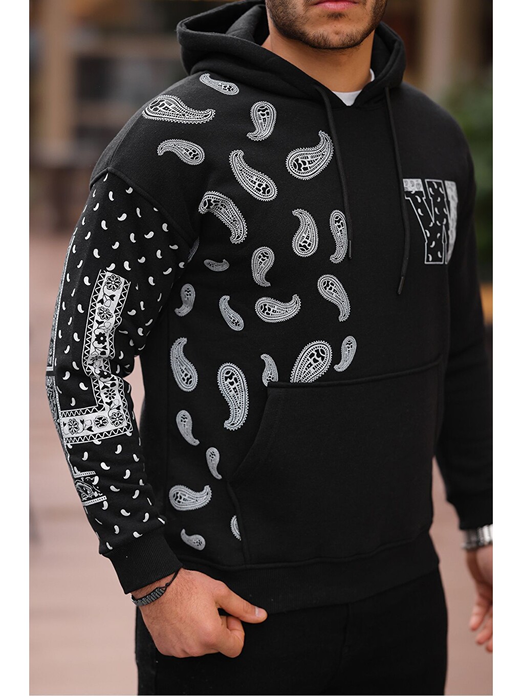 Siyah Kol Baskılı Kapüşonlu Sweatshirt-1