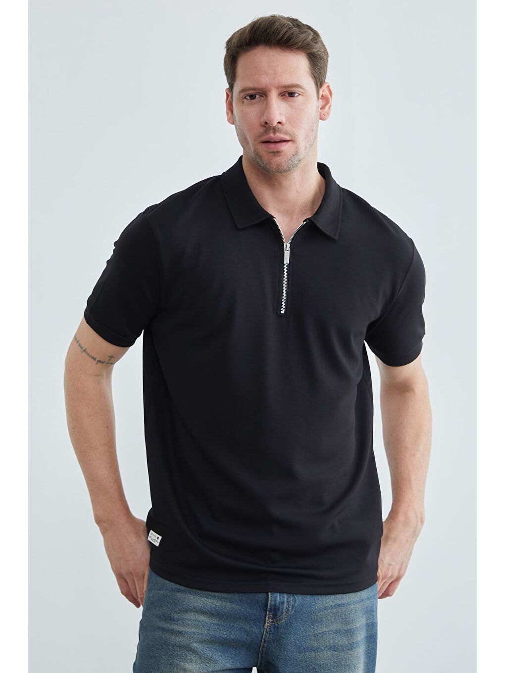 Siyah Yarım Fermuarlı Polo Yaka Tişört-2