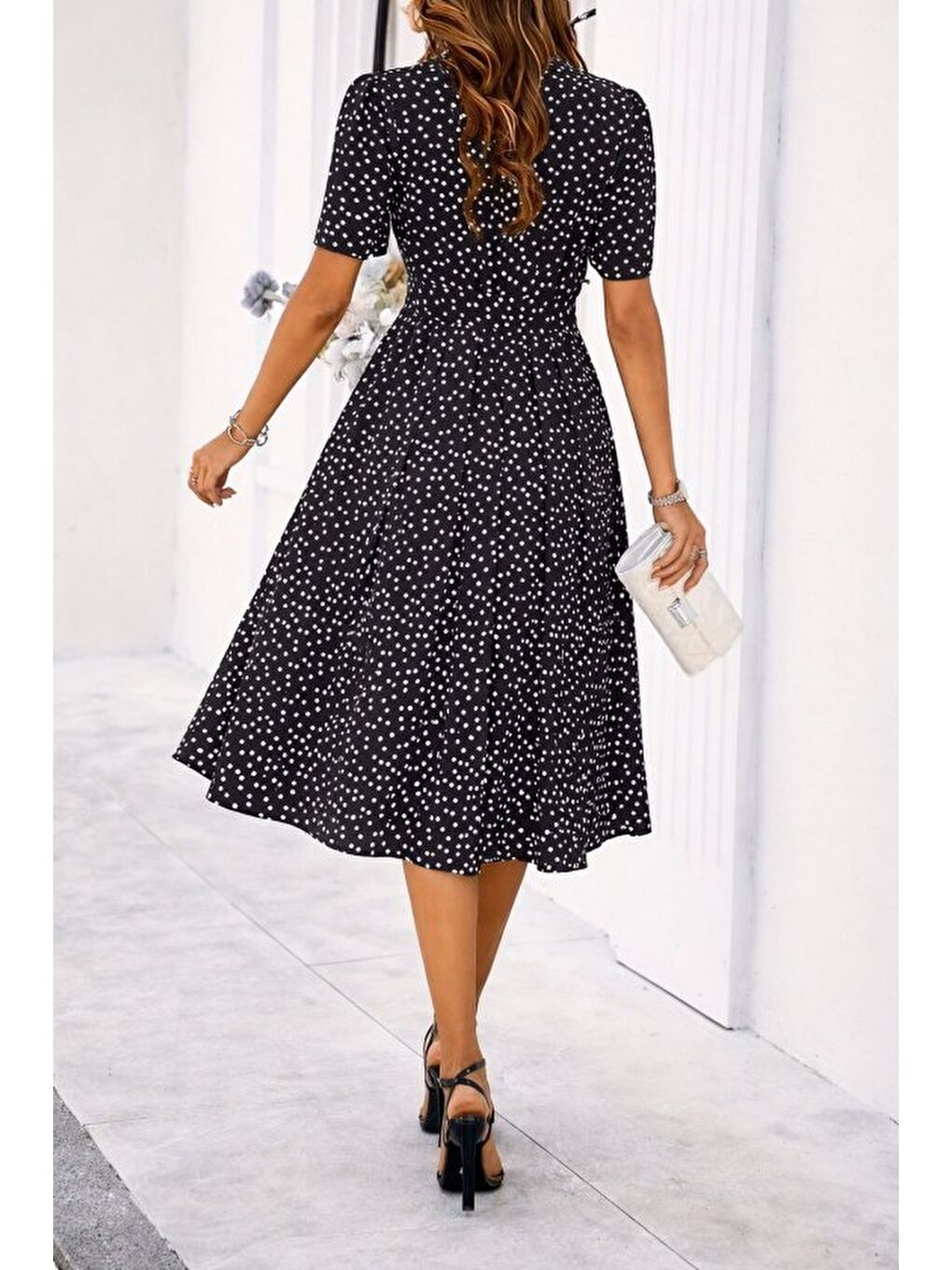 Siyah Kadın Kısa Kollu Bisiklet Yakalı Puantiyeli Kısa Süprem Elbise-4