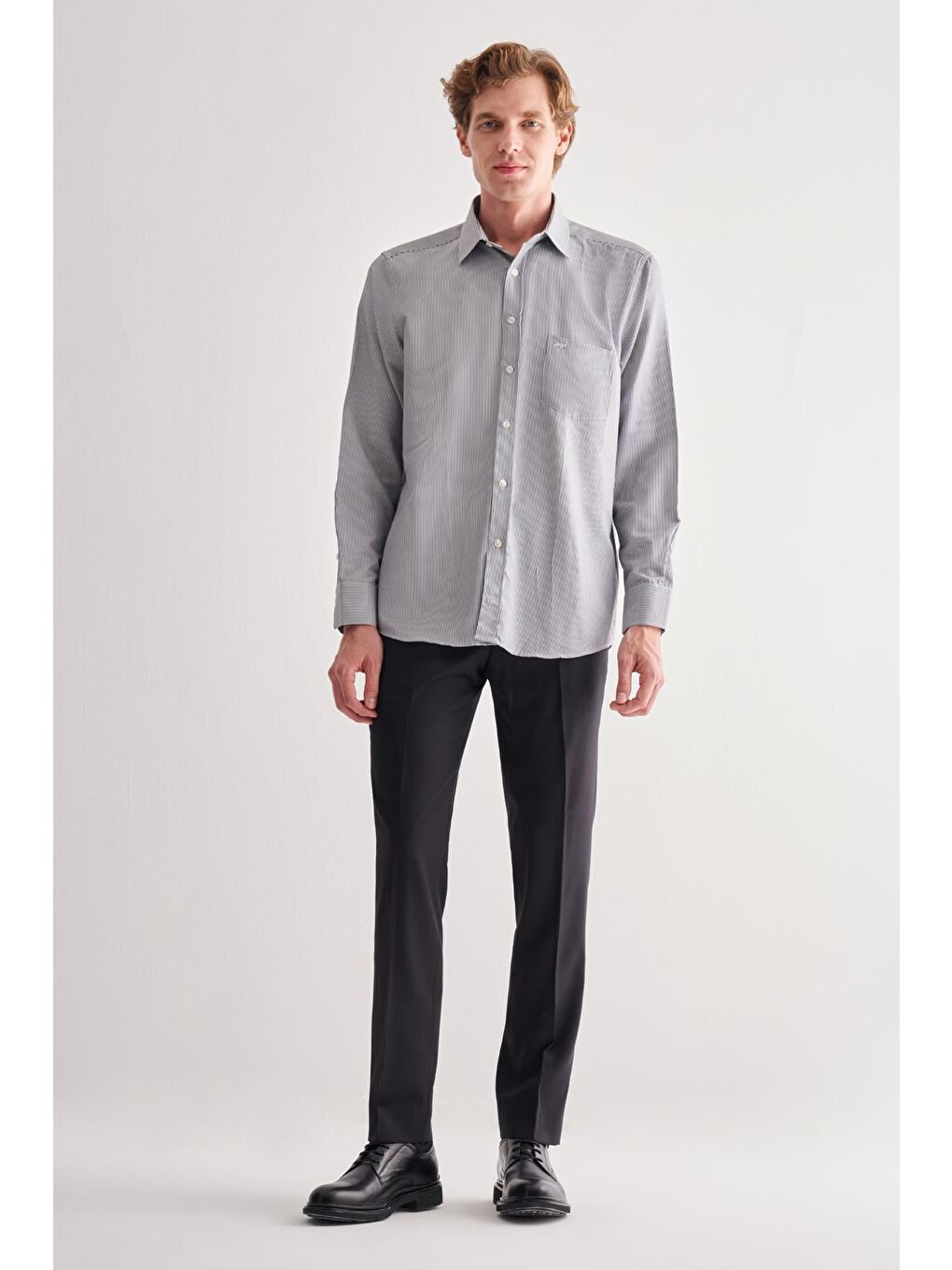 Beyaz - Siyah Sert Yaka Çizgili Desen Uzun Kol Comfort Fit Pamuklu Gömlek 1004255178