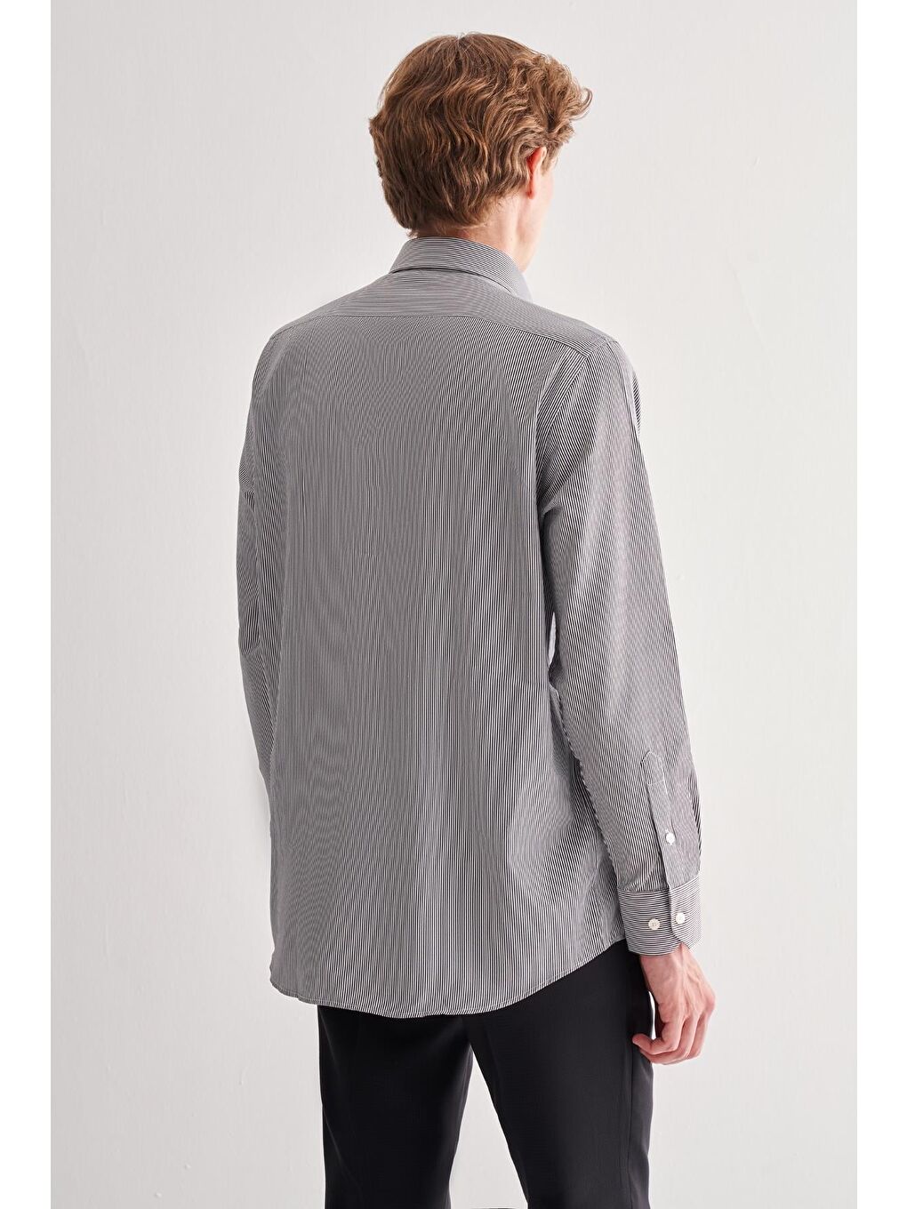 Beyaz - Siyah Sert Yaka Çizgili Desen Uzun Kol Comfort Fit Pamuklu Gömlek 1004255178-4