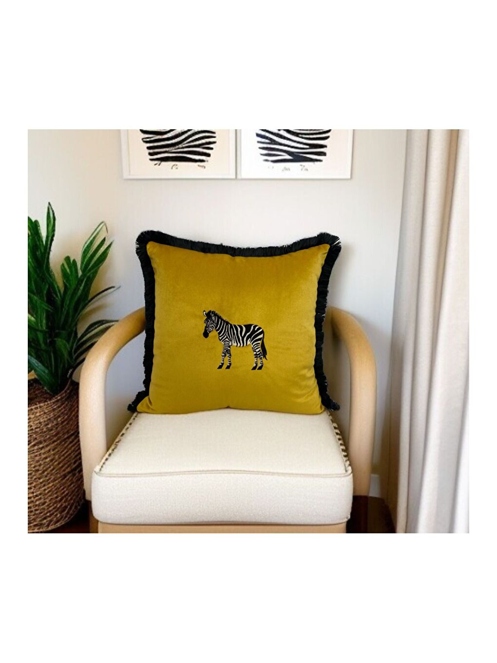 Sarı Zebra Desen Nakışlı Dekoratif Kırlent Kılıfı 45X45