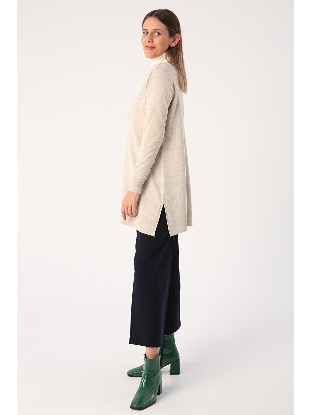 Bej V Yaka Uzun Triko Hırka-2