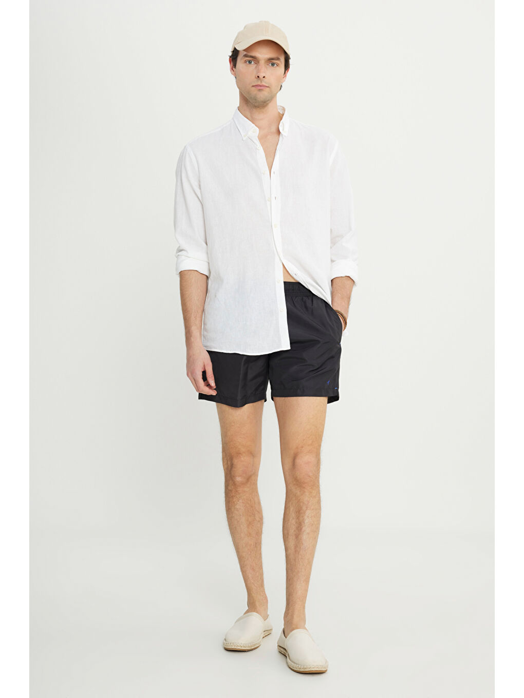 Erkek Siyah Standart Fit Normal Kesim Cepli Hızlı Kuruyan Desenli Deniz Şortu