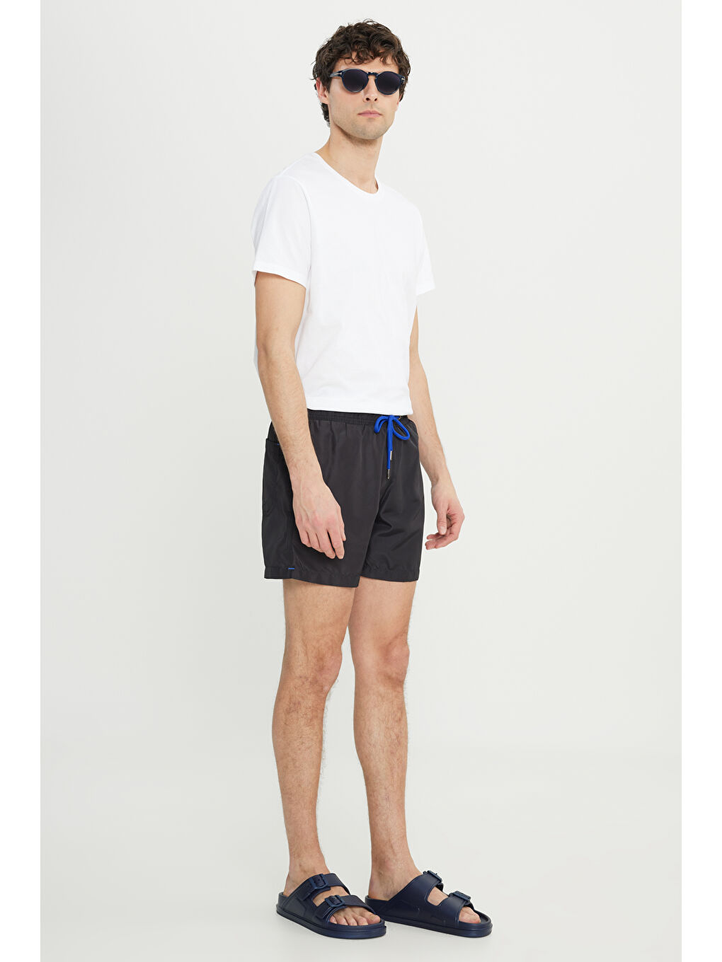 Erkek Siyah Standart Fit Normal Kesim Cepli Hızlı Kuruyan Desenli Deniz Şortu-5