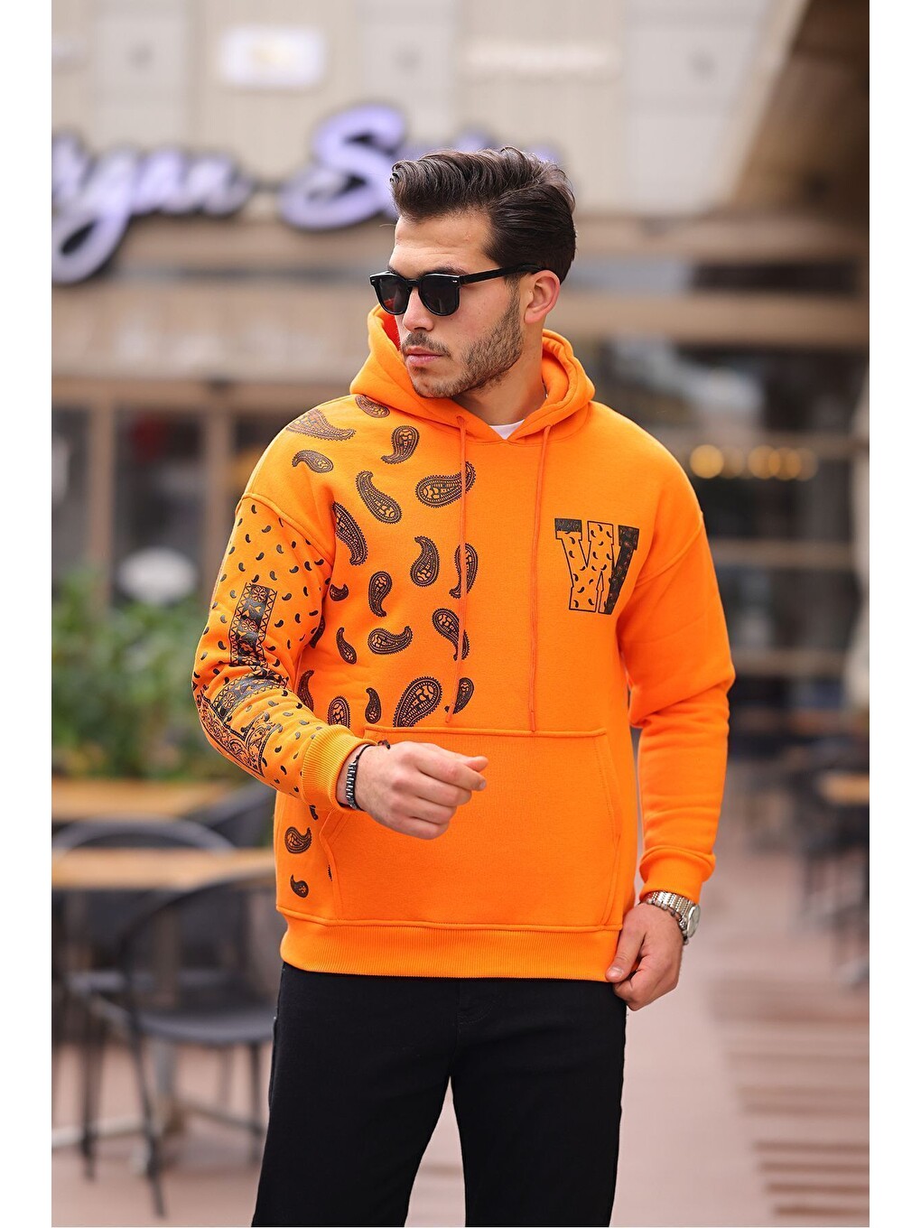 Turuncu Kol Baskılı Kapüşonlu Sweatshirt