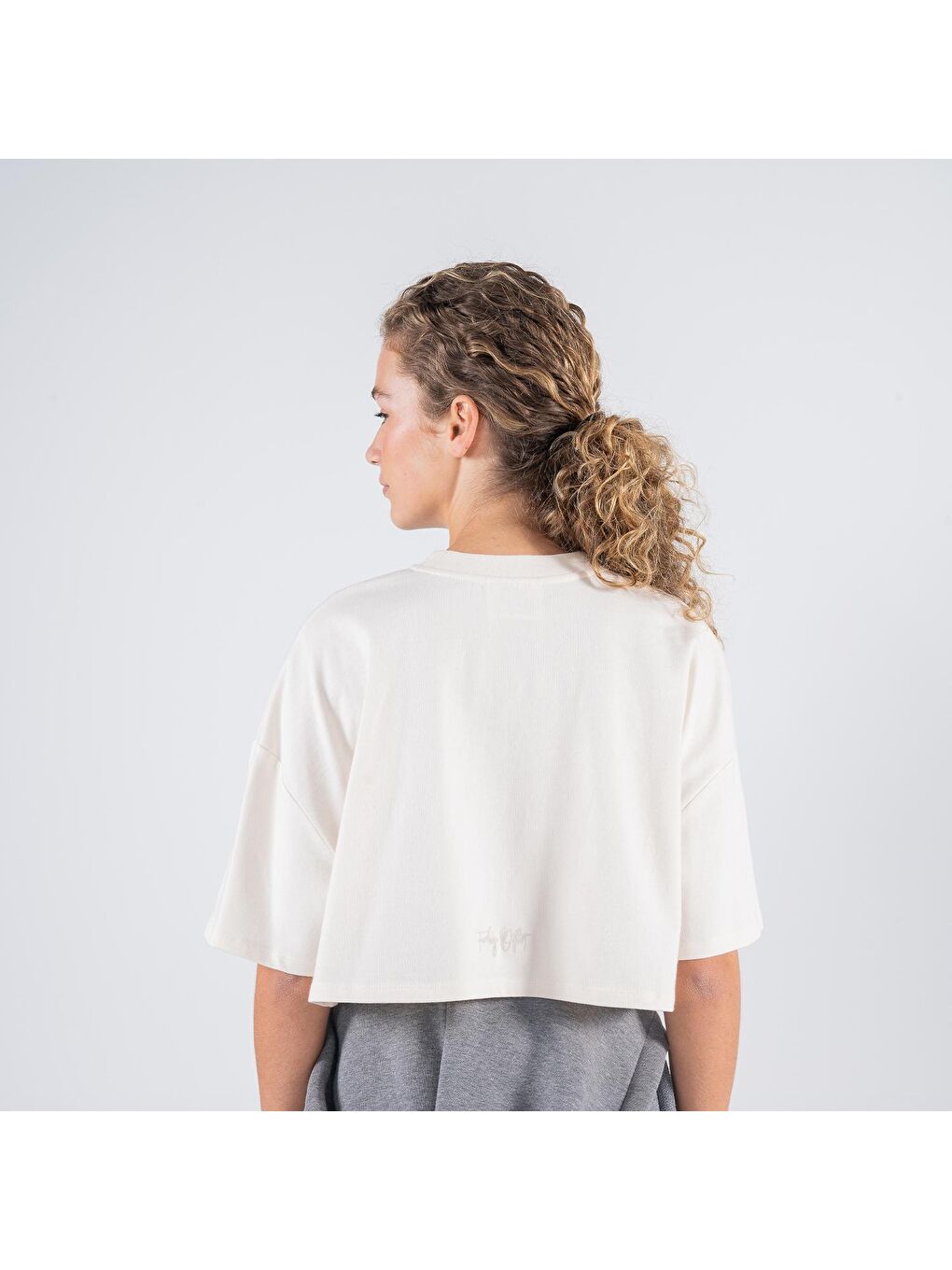 Kadın Kırık Beyaz %100 Koton Bisiklet Yaka Oversize Crop Tişört-1