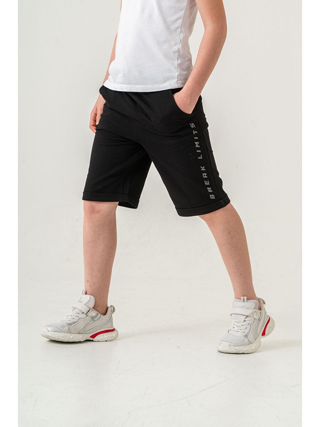 Siyah Break Limits Baskılı Arka Cepli Erkek Çocuk Şort-4