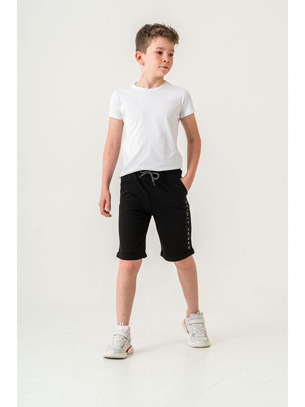 Siyah Break Limits Baskılı Arka Cepli Erkek Çocuk Şort-5