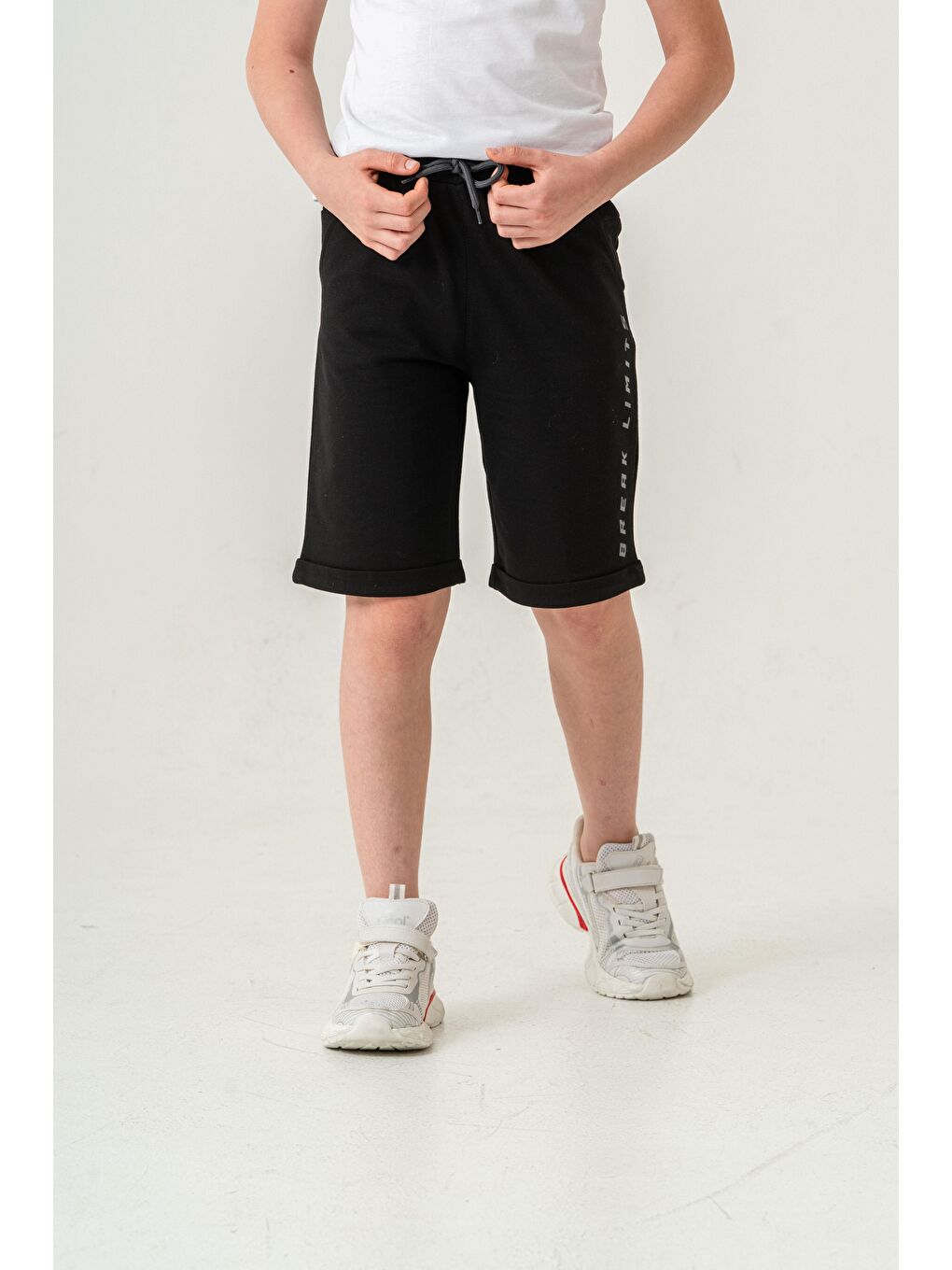 Siyah Break Limits Baskılı Arka Cepli Erkek Çocuk Şort-9