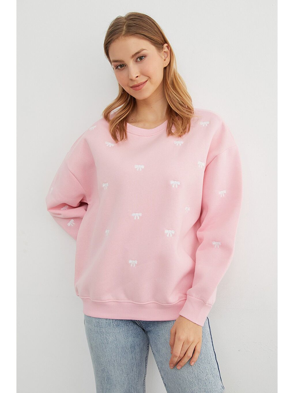 Pembe 3 İplik Fiyonk Nakışlı Oversize Sweatshirt-1
