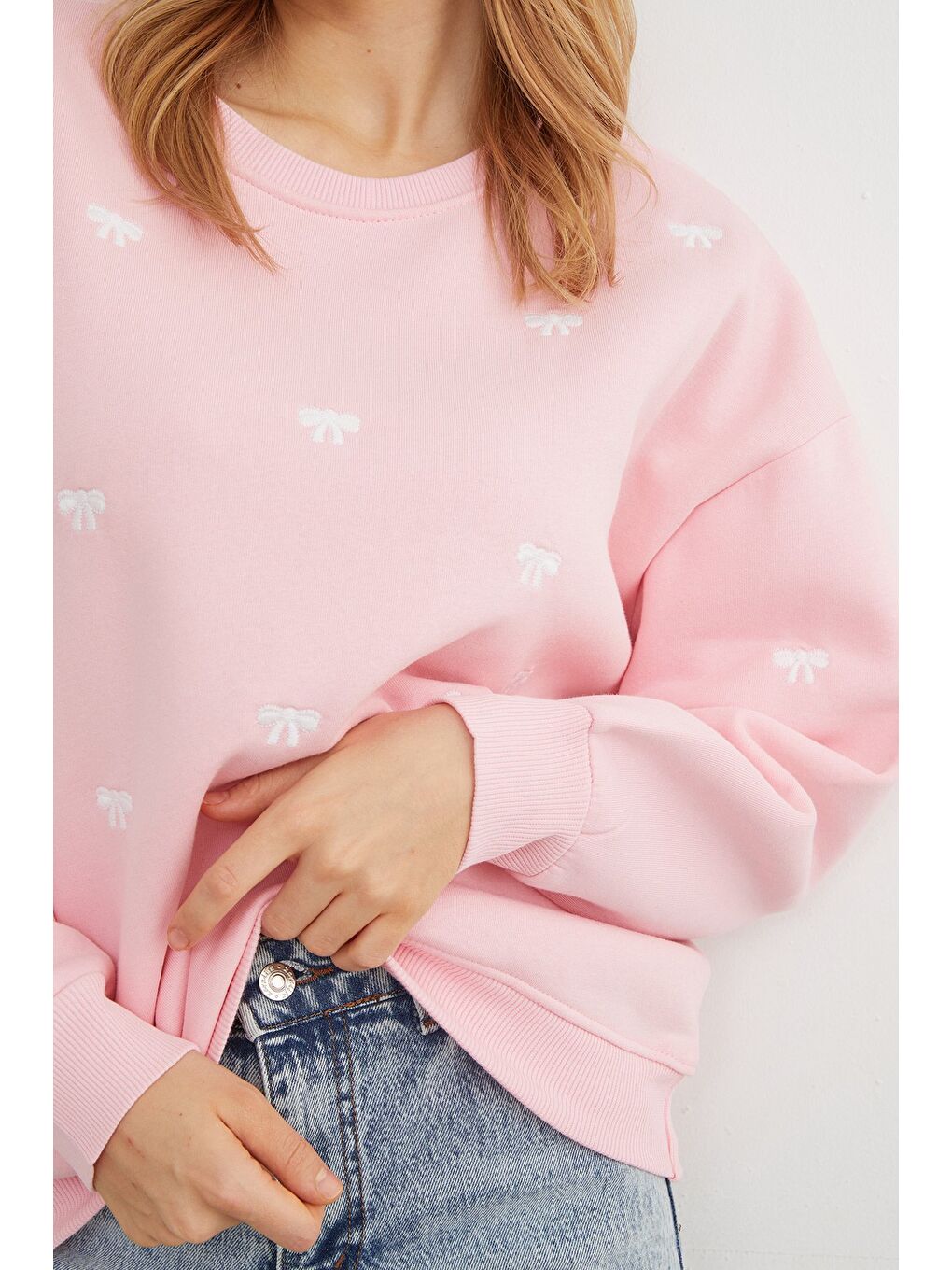 Pembe 3 İplik Fiyonk Nakışlı Oversize Sweatshirt-2