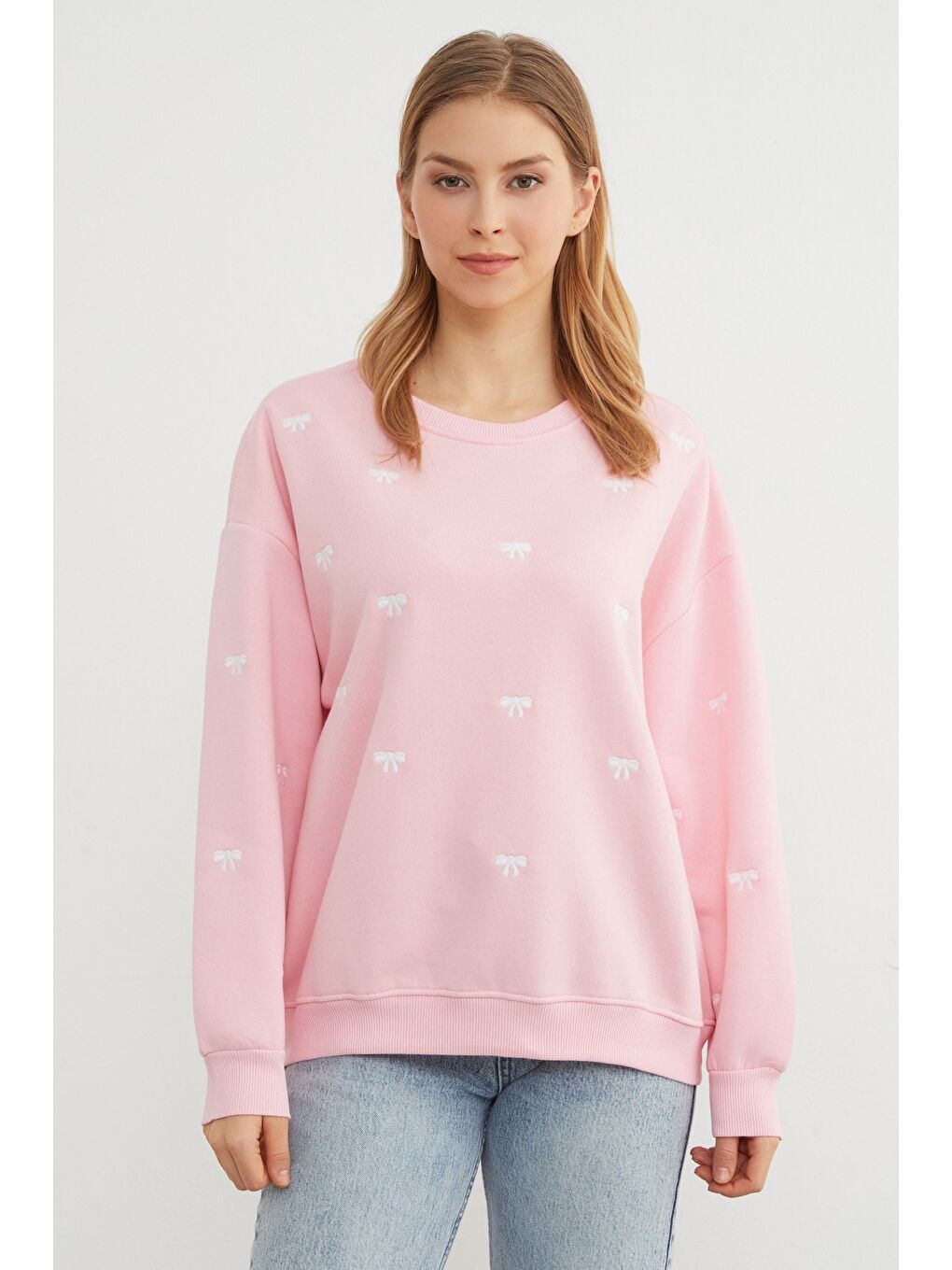 Pembe 3 İplik Fiyonk Nakışlı Oversize Sweatshirt-3