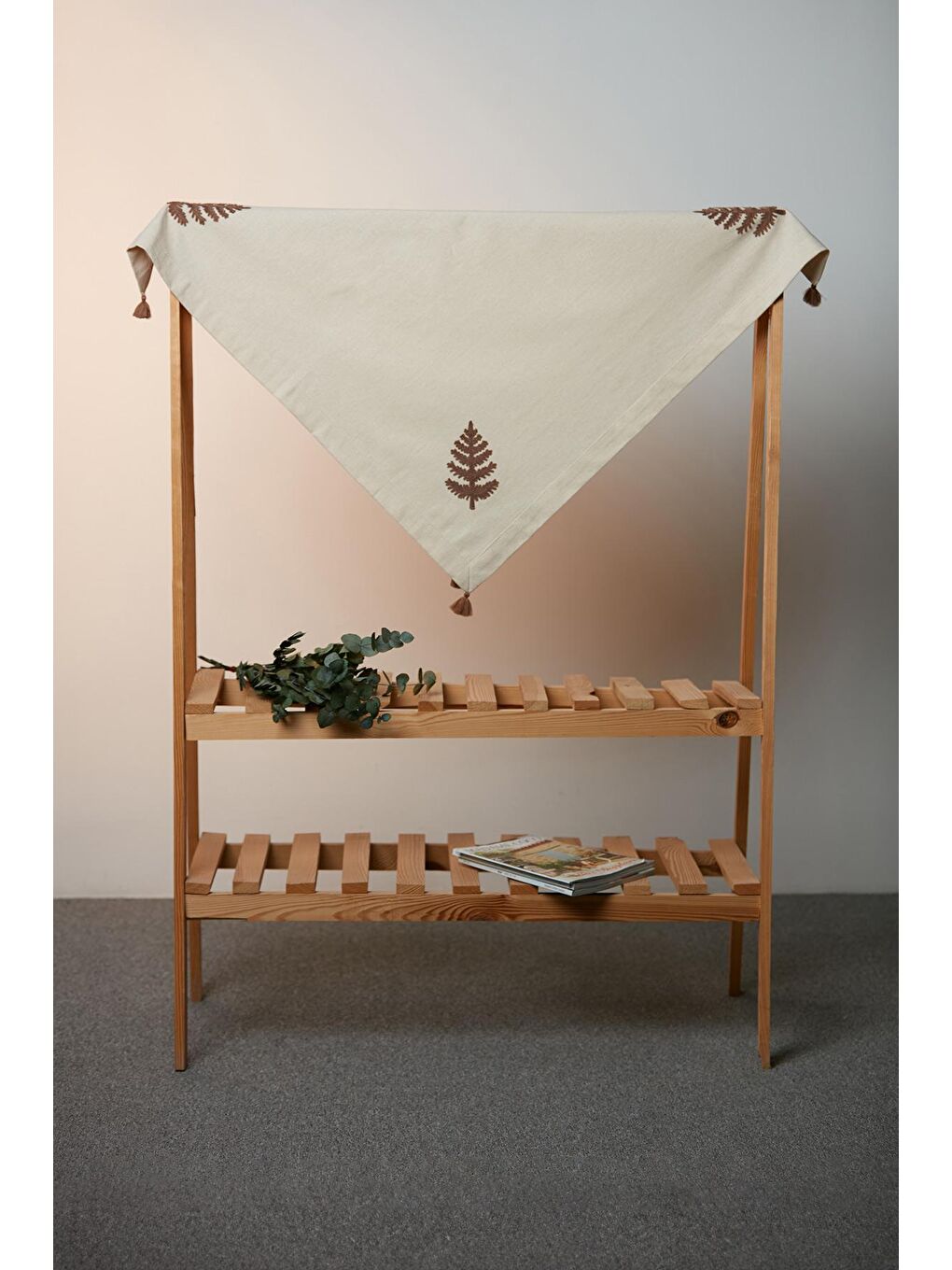 Kahverengi Ağaç İşlemeli Keten Fiskos 100x100 cm-3