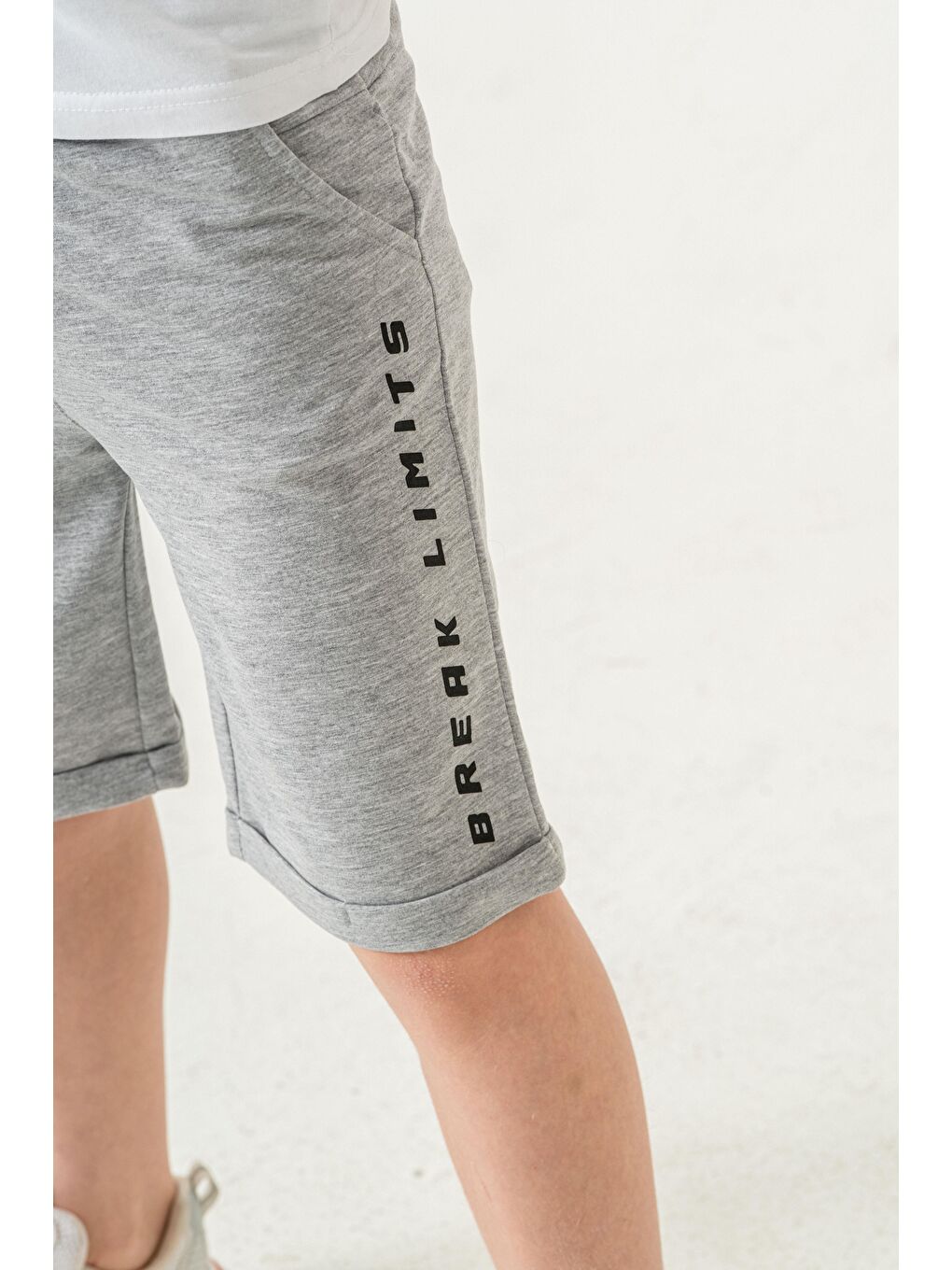 Gri Break Limits Baskılı Arka Cepli Erkek Çocuk Şort-4