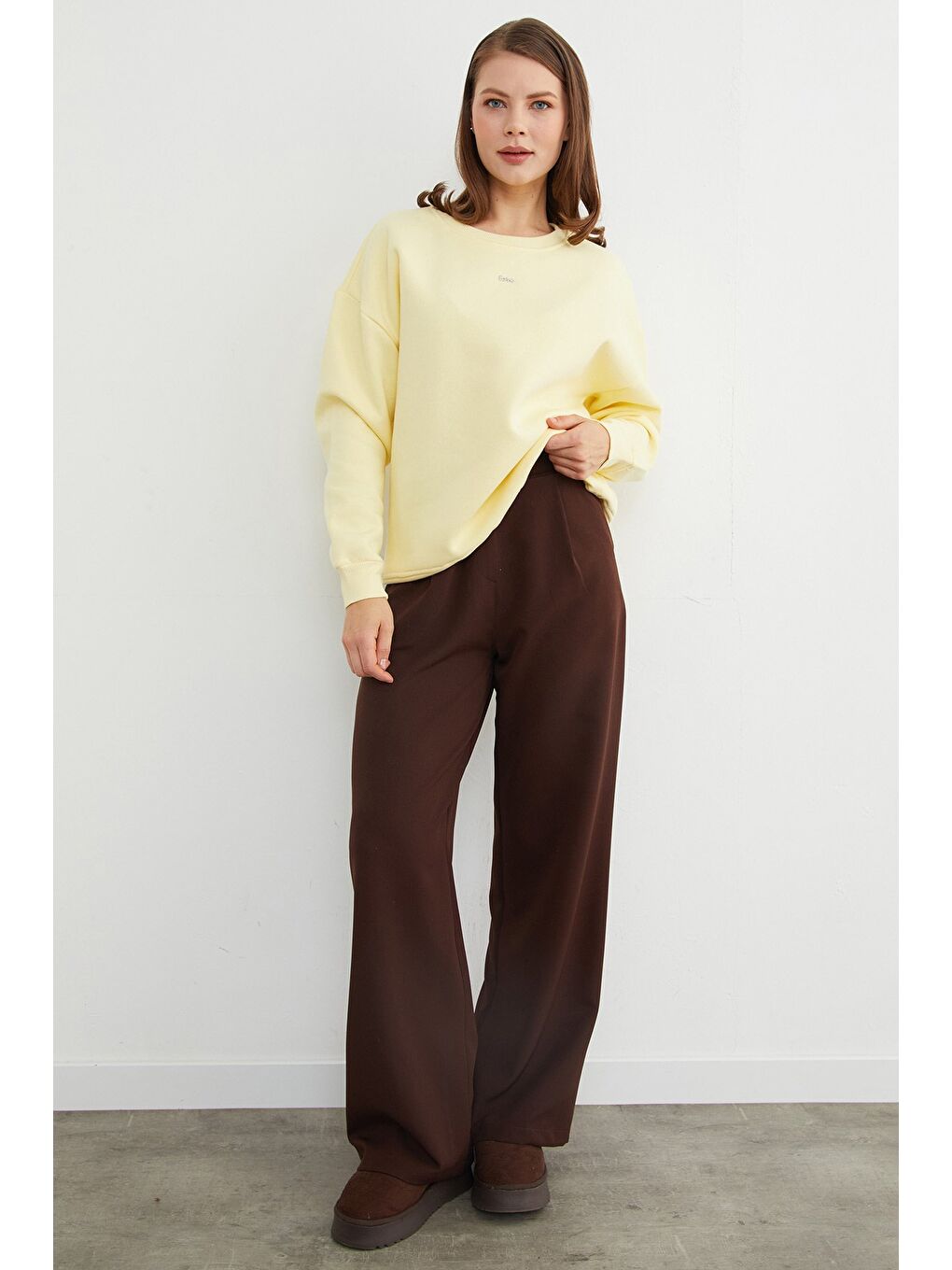 Sarı Love Aksesuarlı Bisiklet Yaka Oversize Sweatshirt-2