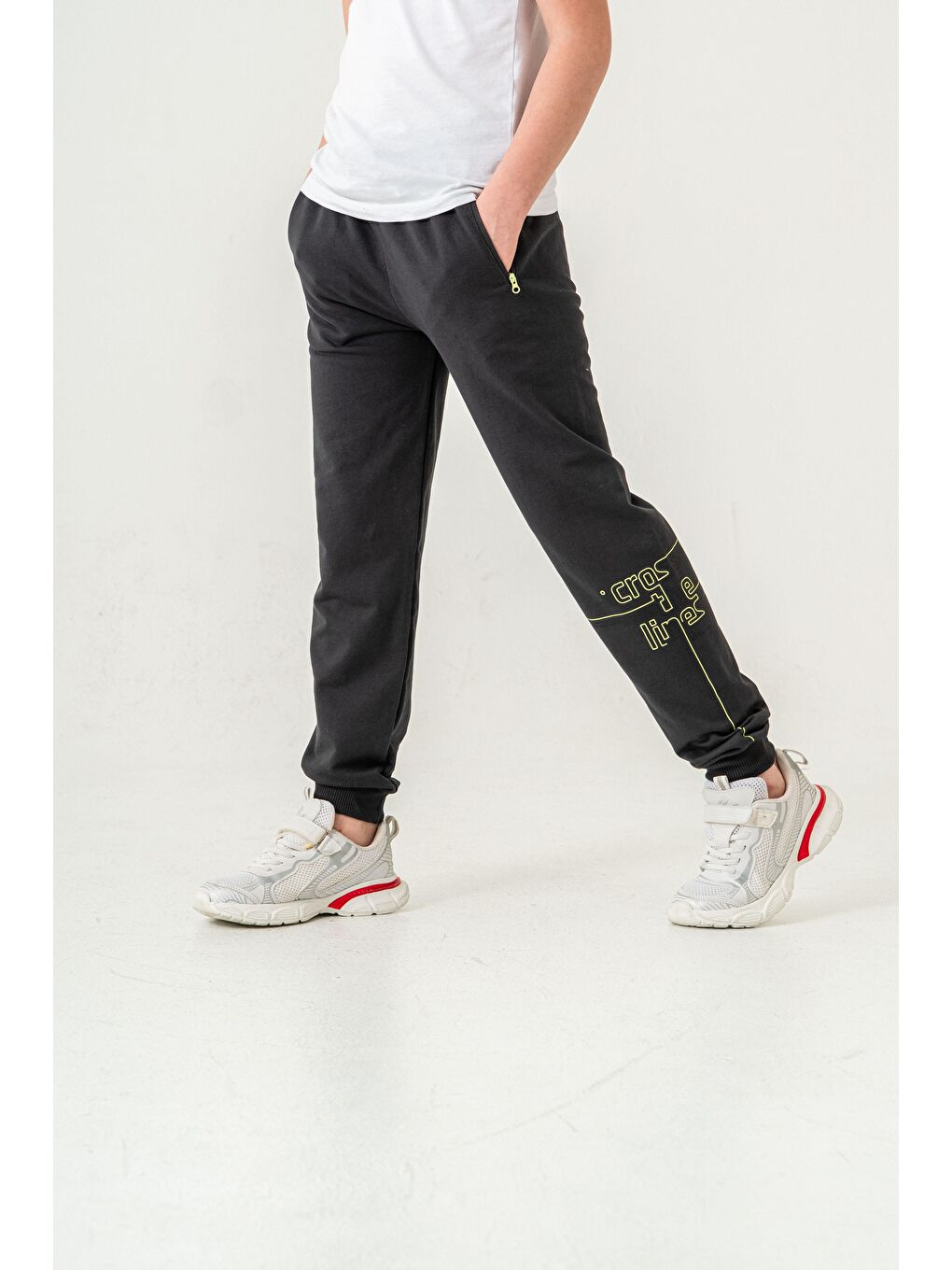 Gri Croos The Lines Baskılı Cepler Fermuarlı Erkek Çocuk Eşofman Altı-2