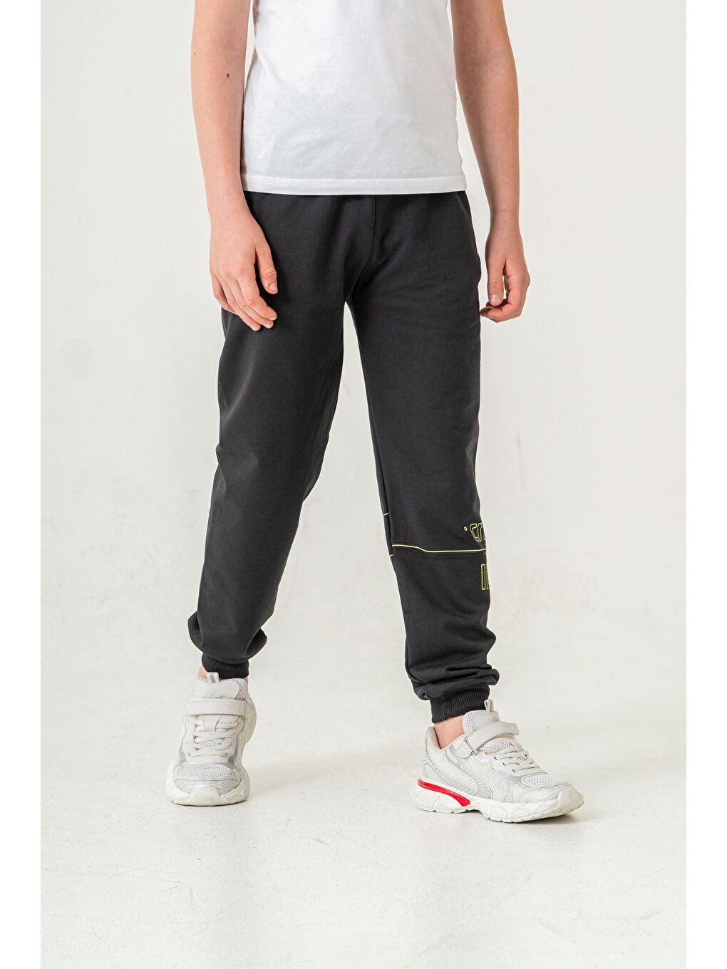 Gri Croos The Lines Baskılı Cepler Fermuarlı Erkek Çocuk Eşofman Altı-3