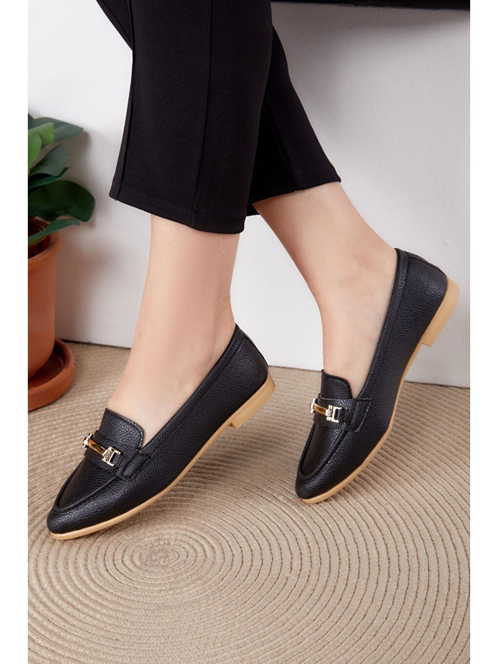 Kadın Siyah Tokalı  Günlük Ayakkabı - 25549-1
