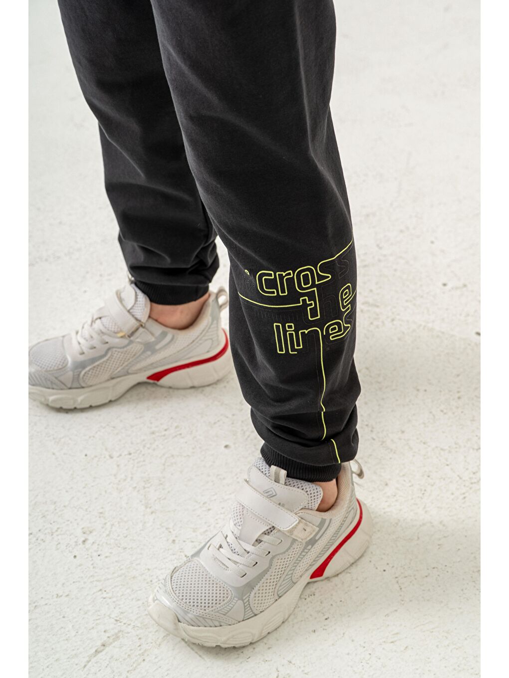 Gri Croos The Lines Baskılı Cepler Fermuarlı Erkek Çocuk Eşofman Altı-4