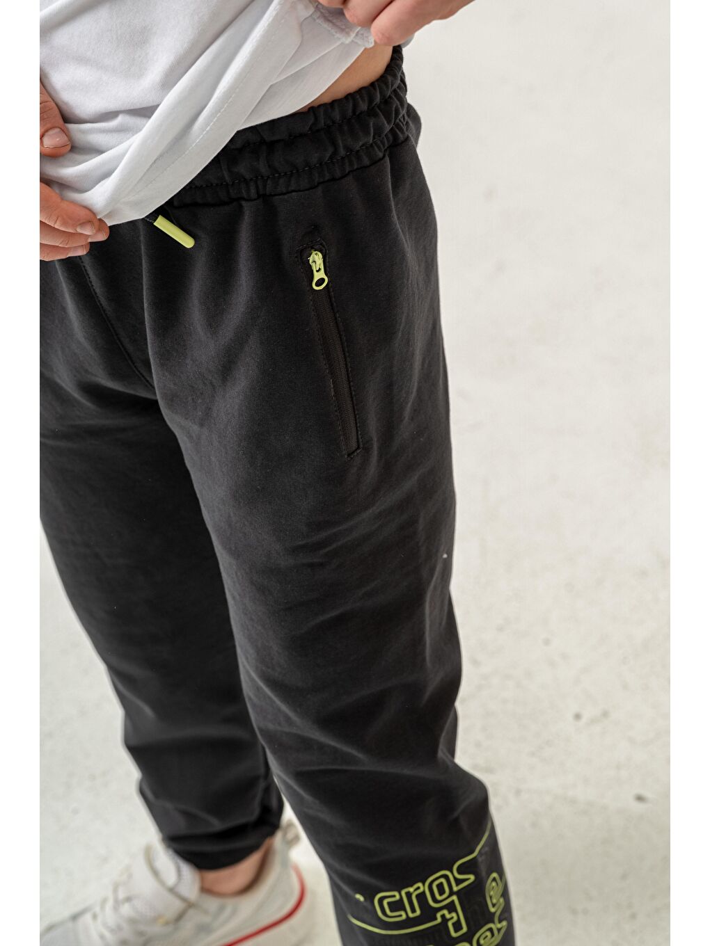 Gri Croos The Lines Baskılı Cepler Fermuarlı Erkek Çocuk Eşofman Altı-5