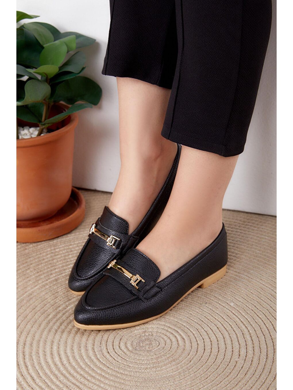 Kadın Siyah Tokalı  Günlük Ayakkabı - 25549-2
