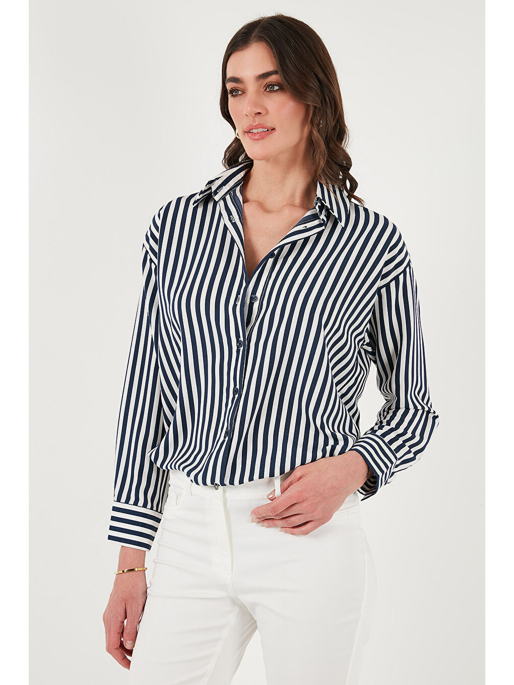 Lacivert Standart Fit Klasik Yaka Çizgili Kadın Gömlek 6772894-2