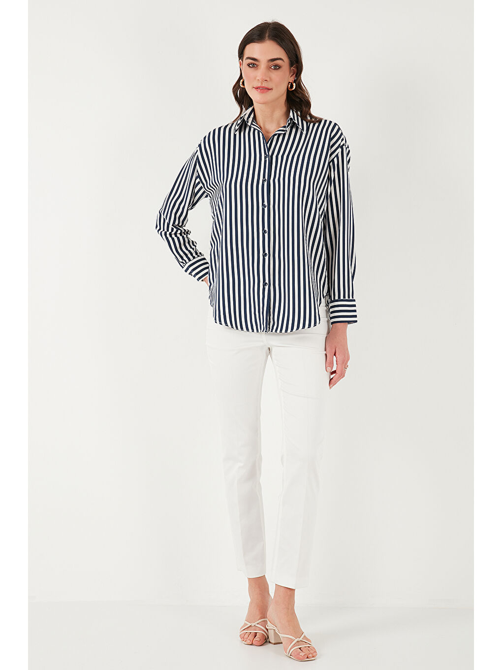 Lacivert Standart Fit Klasik Yaka Çizgili Kadın Gömlek 6772894-3