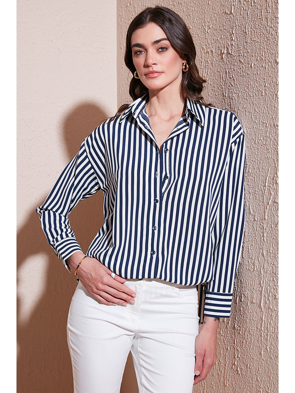 Lacivert Standart Fit Klasik Yaka Çizgili Kadın Gömlek 6772894-5
