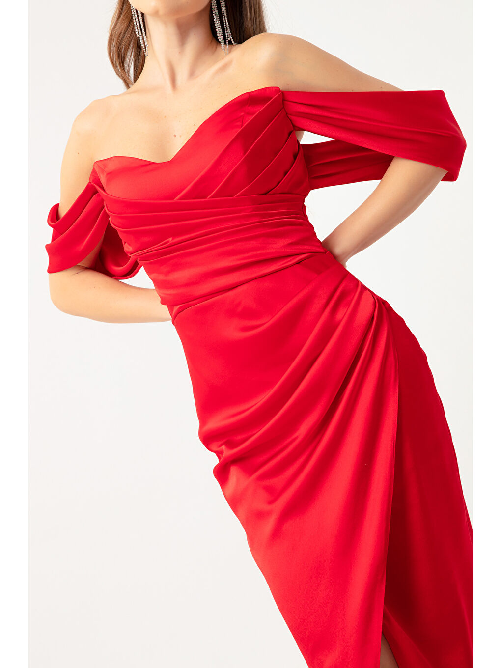 Kadın Kırmızı Kayık Yaka Drapeli Midi Abiye Elbise-3