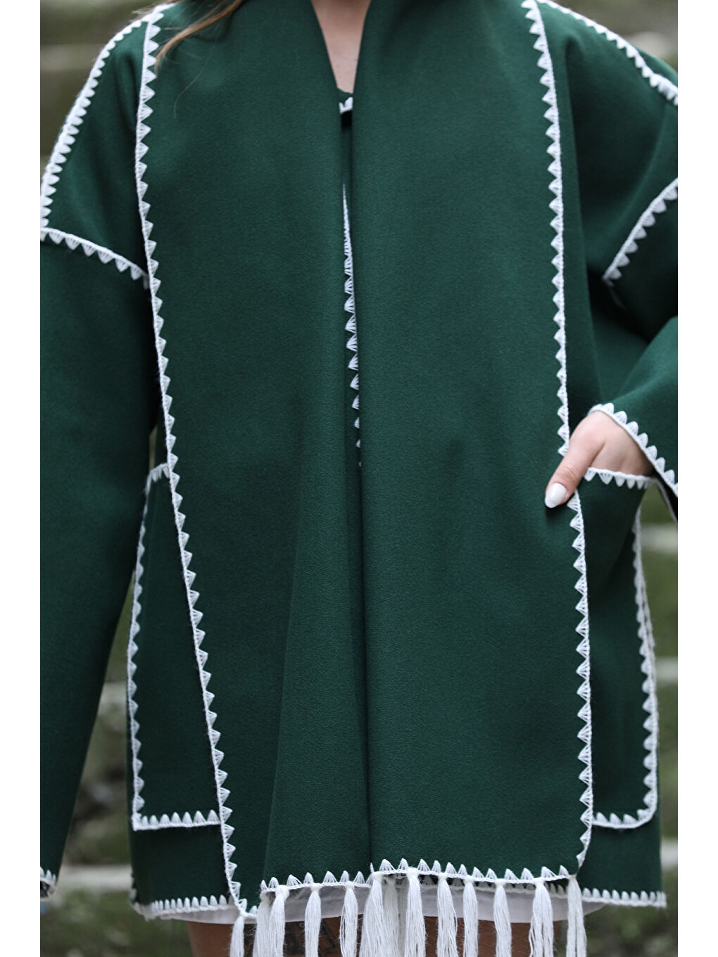 Yeşil Kadın Nakış Detaylı Atkılı Kaşe Ceket-3