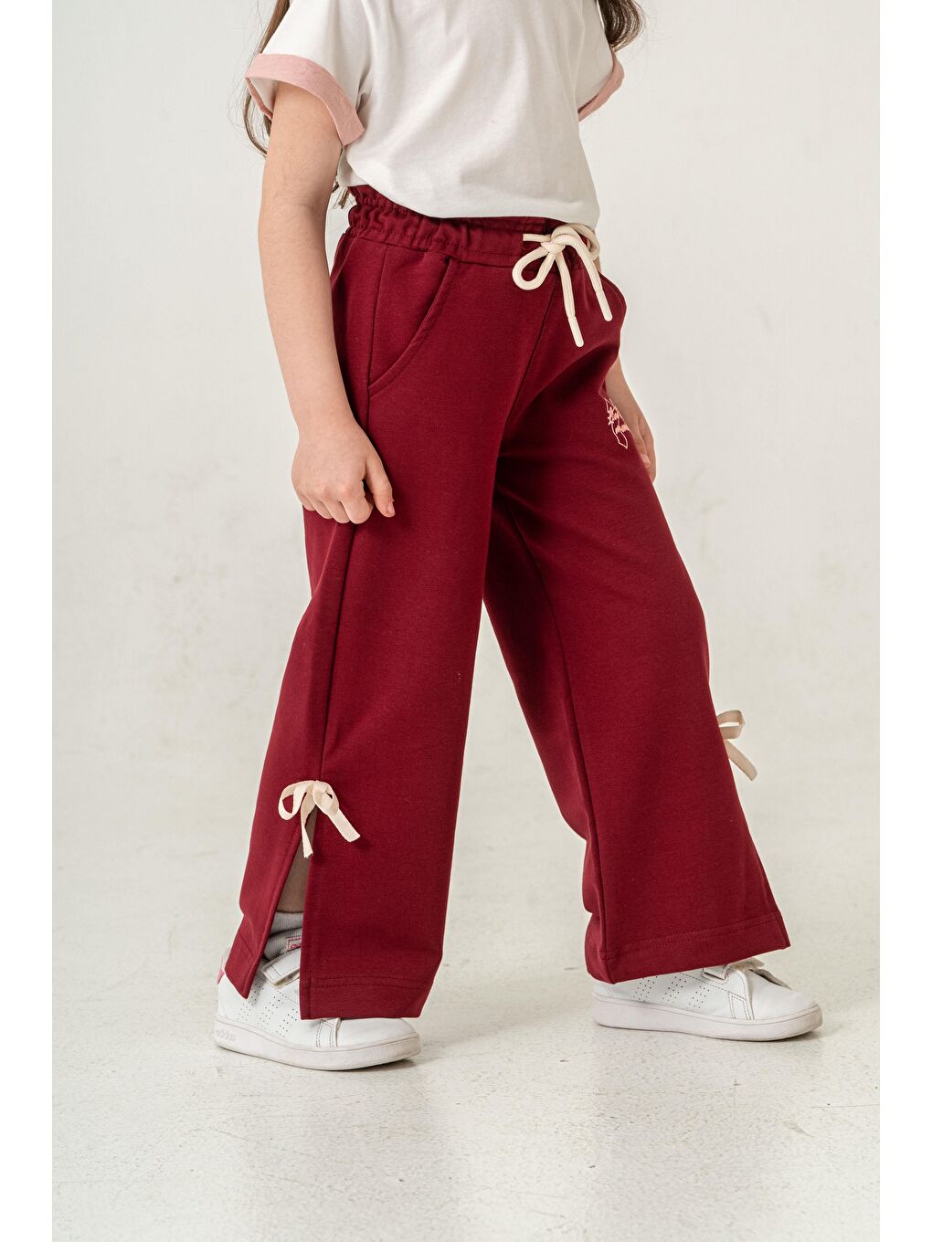 Bordo Live In The Moment Baskılı Paçalar Yırtmaçlı Fiyonklu Kız Çocuk Eşofman Altı-3