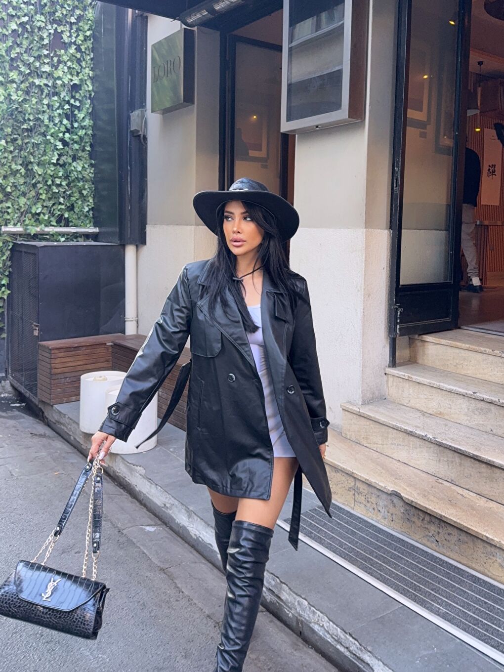 Siyah Beli Kuşaklı Düğmeli Ara Boy Deri Ceket