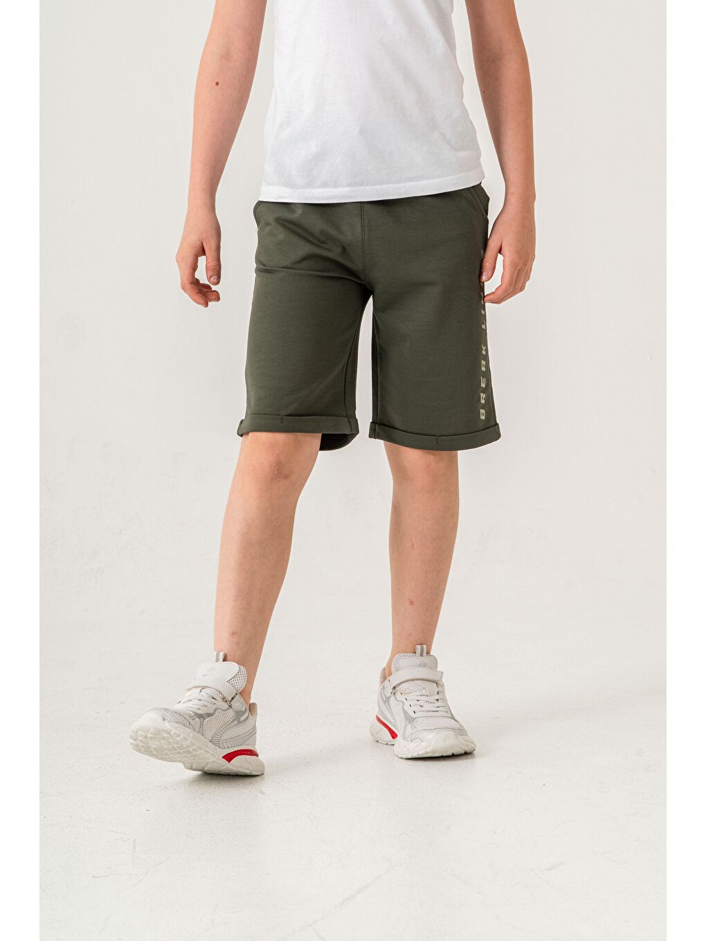 Haki Break Limits Baskılı Arka Cepli Erkek Çocuk Şort-1