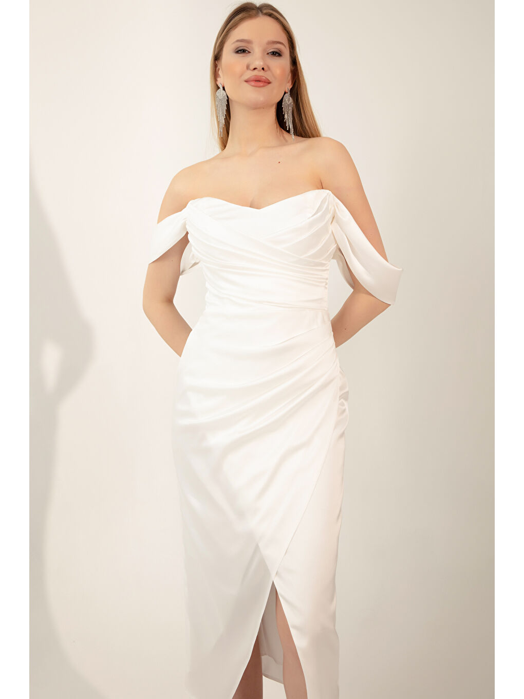 Kadın Beyaz Kayık Yaka Drapeli Midi Abiye Elbise-2