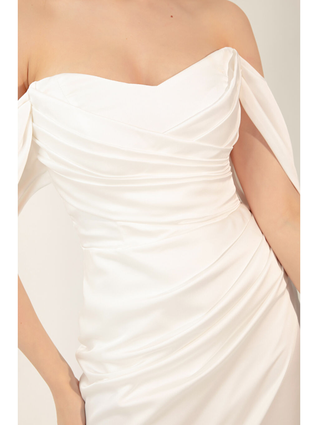 Kadın Beyaz Kayık Yaka Drapeli Midi Abiye Elbise-3