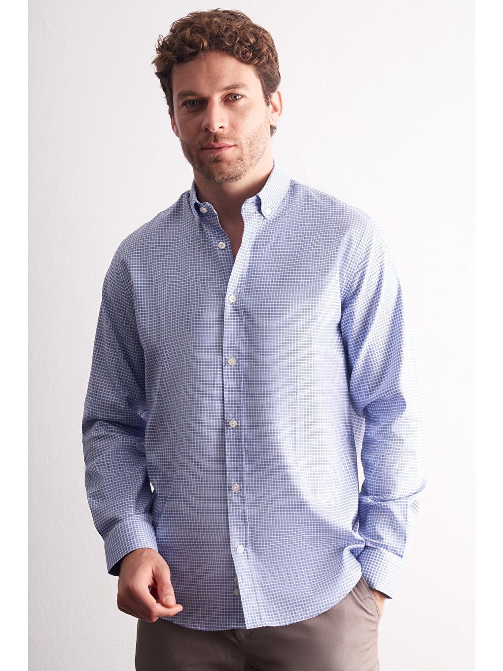 Beyaz - Mavi Düğmeli Yaka Kareli Desen Uzun Kol Premium Slim Fit %100 Pamuk Gömlek 1004255186-3