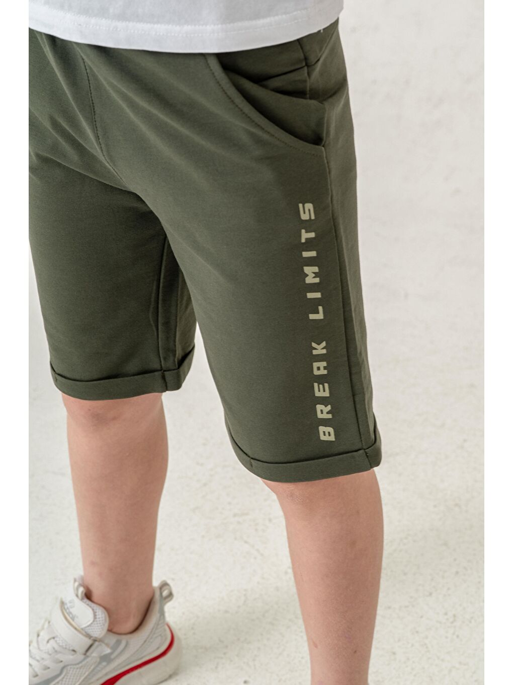 Haki Break Limits Baskılı Arka Cepli Erkek Çocuk Şort-5