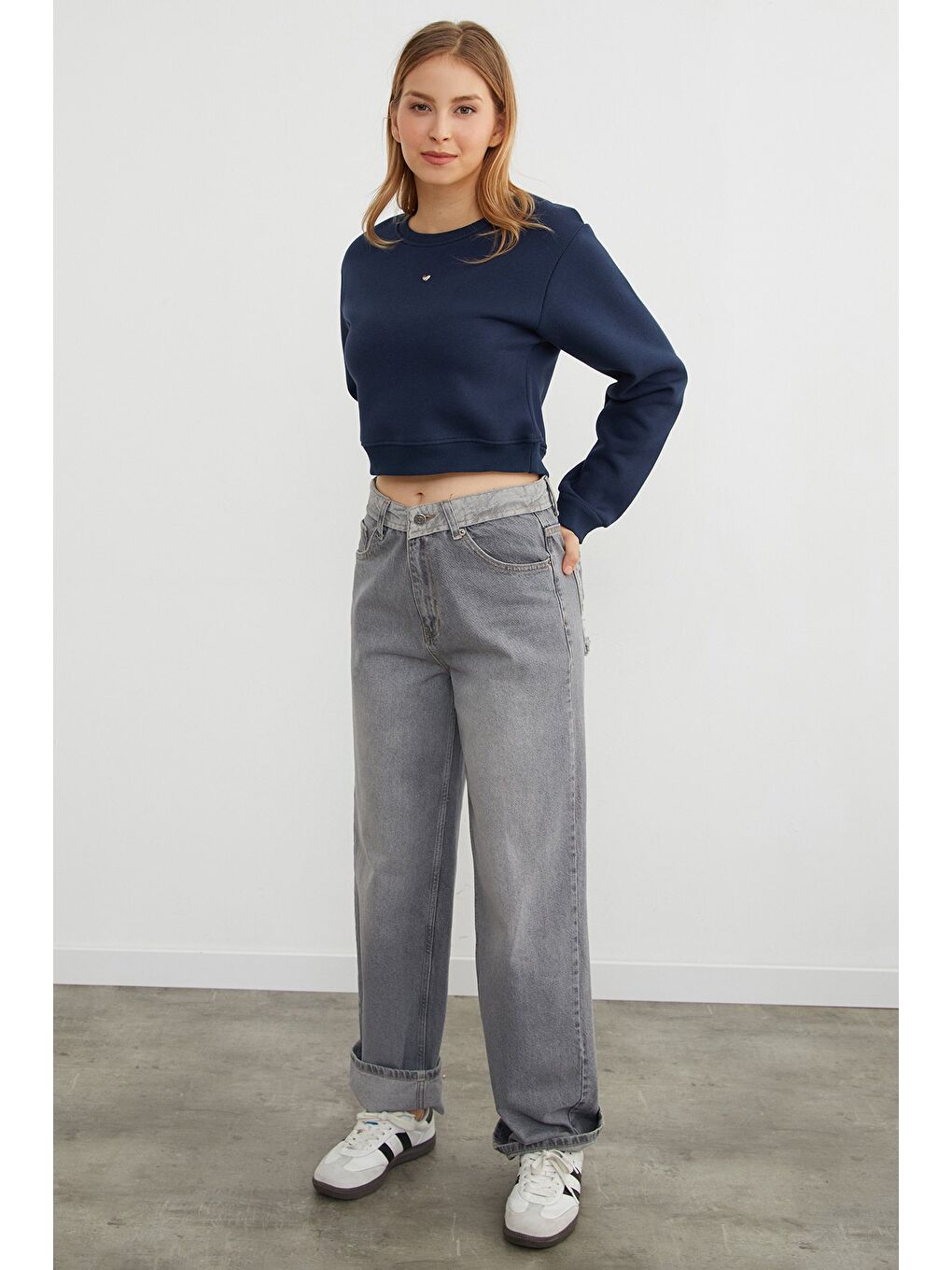 Lacivert 3 İplik Kalp Aksesuarlı Crop Sweatshirt-3