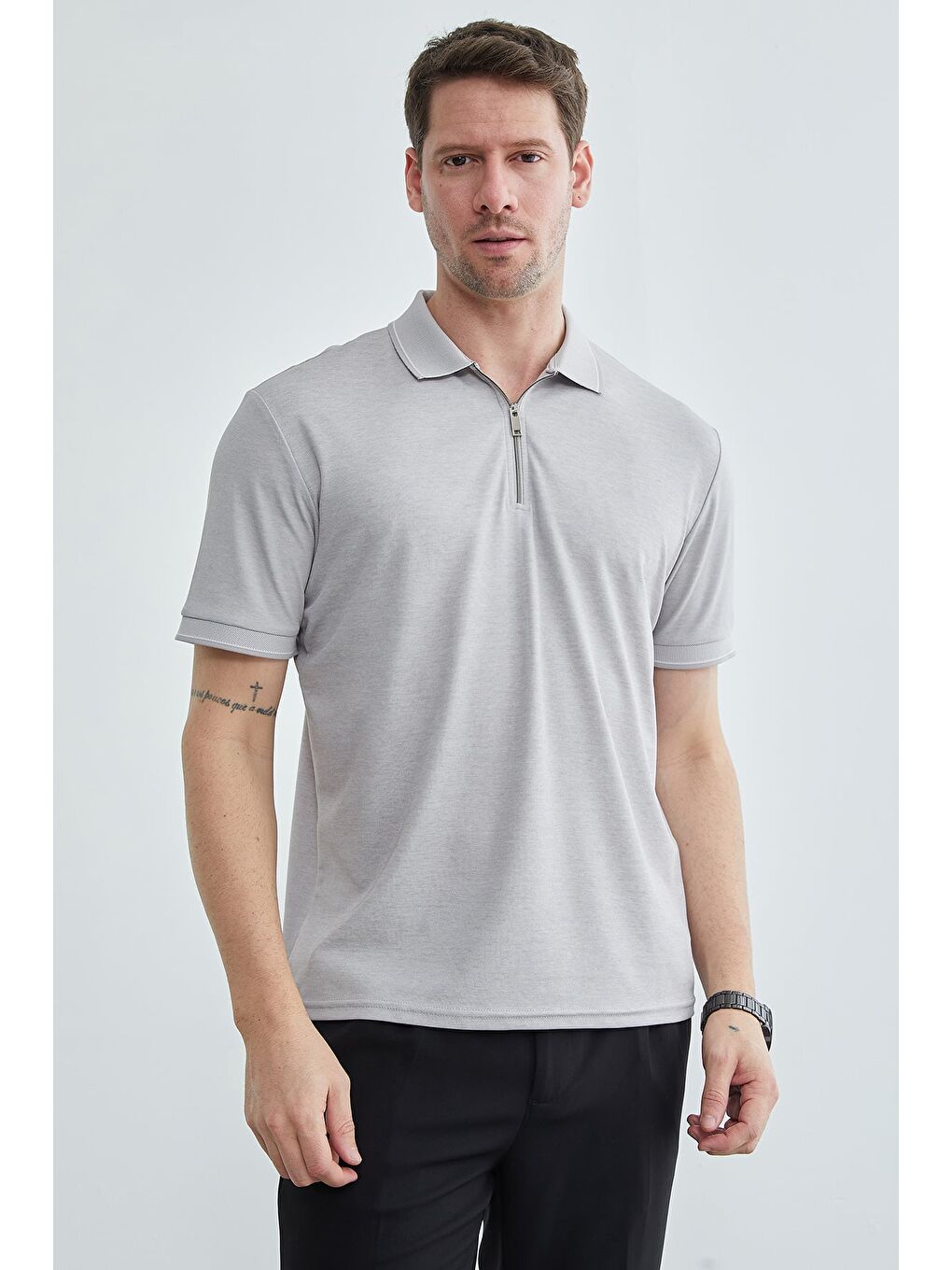 Gri Yarım Fermuarlı Polo Yaka Tişört-1