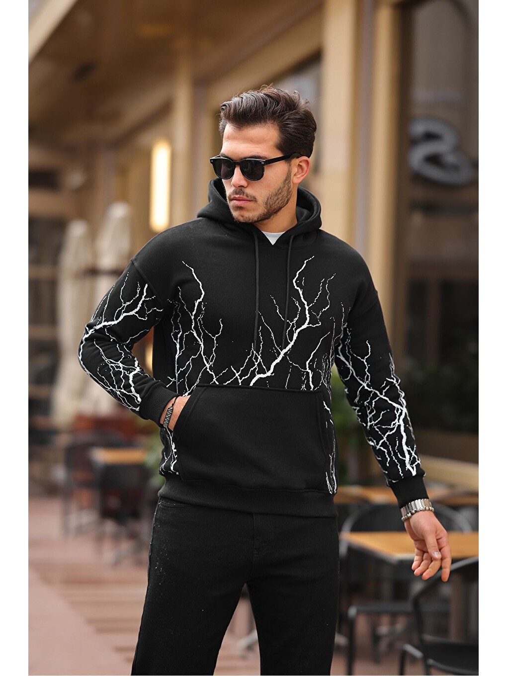 Siyah Şimşek Desenli Kapüşonlu Sweatshirt