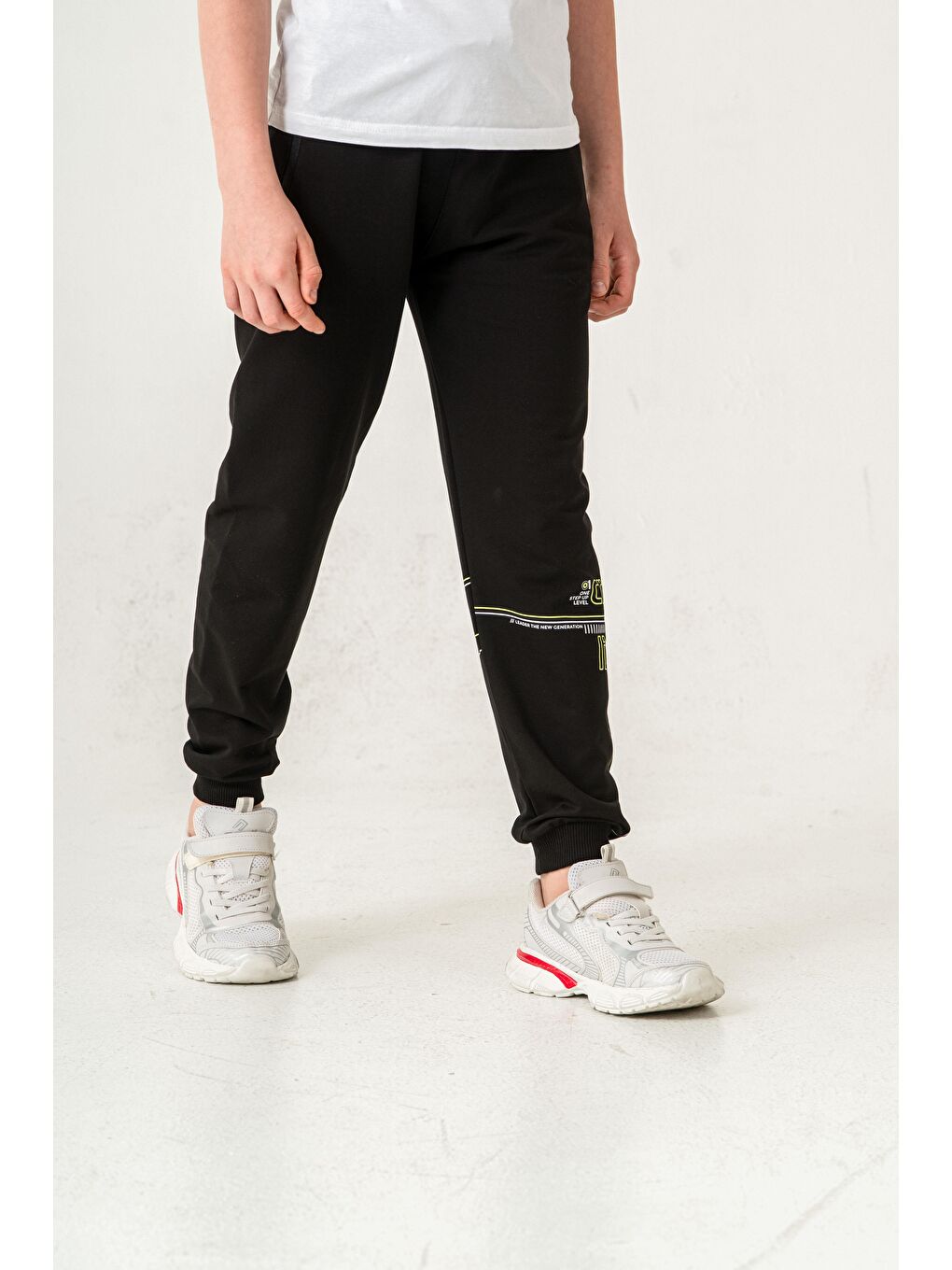 Siyah Croos The Lines Baskılı Cepler Fermuarlı Erkek Çocuk Eşofman Altı-3