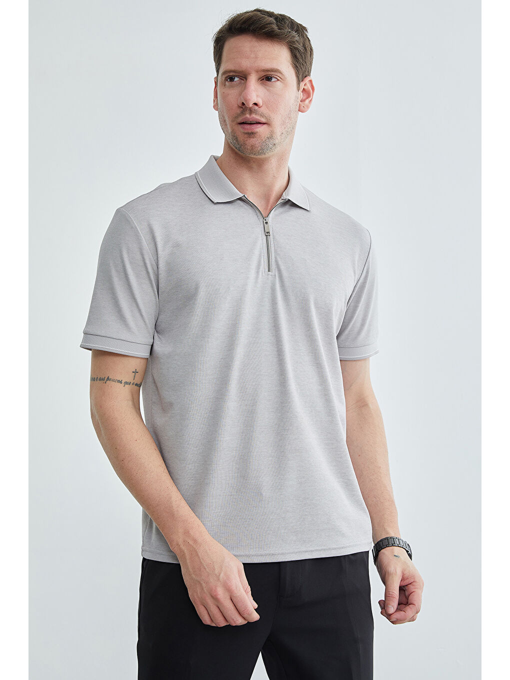 Gri Yarım Fermuarlı Polo Yaka Tişört-4