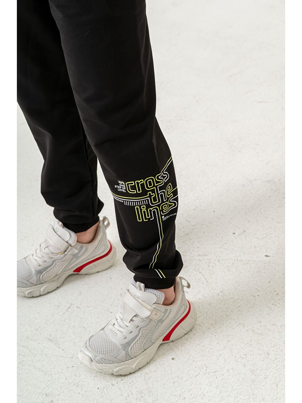 Siyah Croos The Lines Baskılı Cepler Fermuarlı Erkek Çocuk Eşofman Altı-4